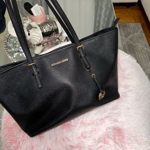 AUTHENTIC MICHAEL KORS LARGE LEATHER TOTE BAG
